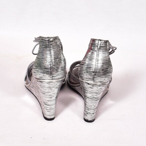 New York Transit Women's Silver Wedge Sandals Strappy Open Toe Size 6 M - Picture 5 of 8